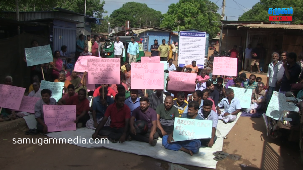 அதிகரித்த வரி அறவீட்டுக்கு எதிராக கிளிநொச்சி பொதுச் சந்தை வர்த்தகர்கள் கடைகளை மூடி எதிர்ப்பு..!samugammedia 